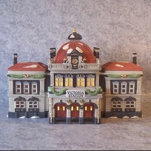 1989 Victorian Station by Dept 56 Dickens village series